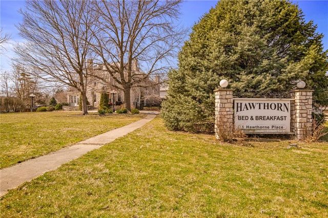 1 Hawthorne Place, Independence, MO 64052