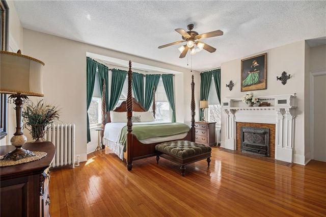 1 Hawthorne Place, Independence, MO 64052