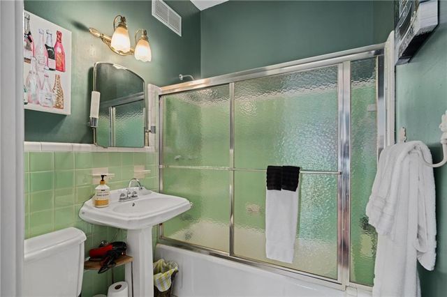 1 Hawthorne Place, Independence, MO 64052