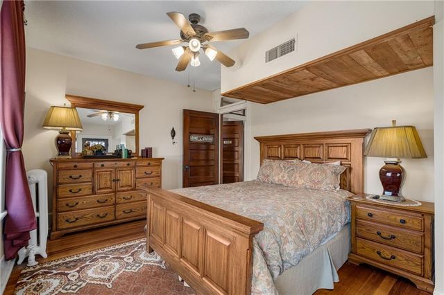 1 Hawthorne Place, Independence, MO 64052