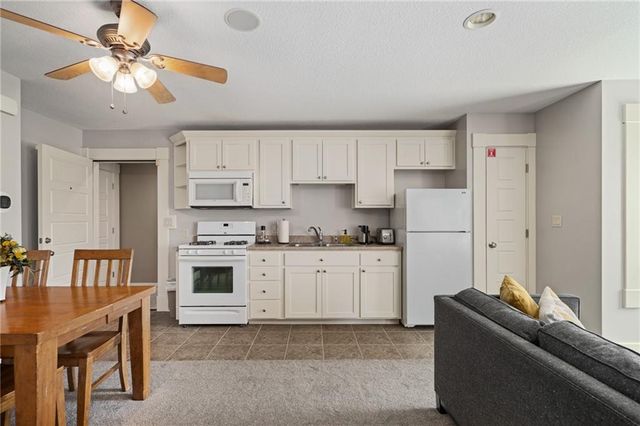 1 Hawthorne Place, Independence, MO 64052