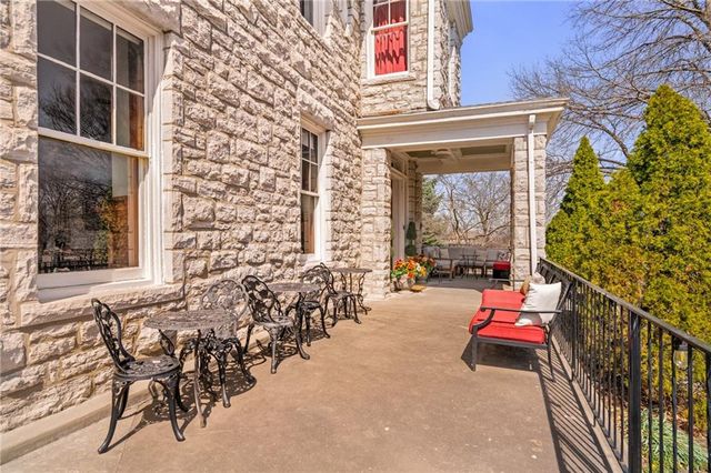 1 Hawthorne Place, Independence, MO 64052