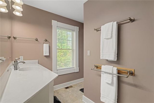 1 Hawthorne Place, Independence, MO 64052