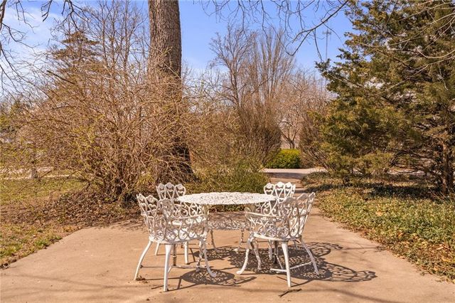 1 Hawthorne Place, Independence, MO 64052