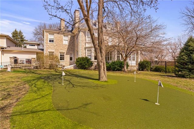 1 Hawthorne Place, Independence, MO 64052