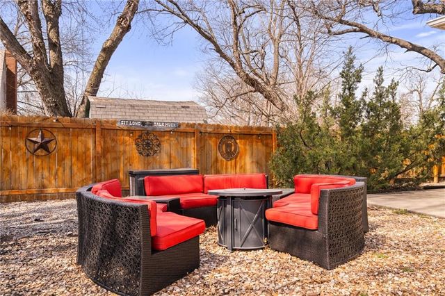 1 Hawthorne Place, Independence, MO 64052