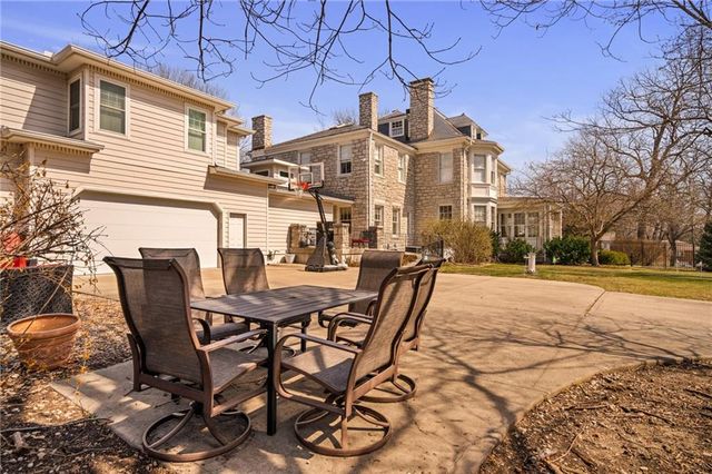 1 Hawthorne Place, Independence, MO 64052