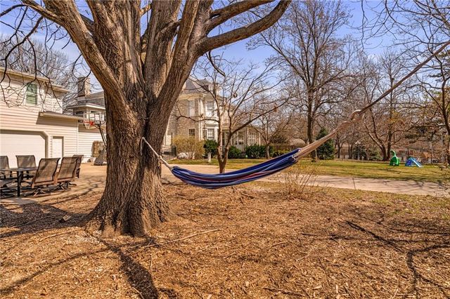 1 Hawthorne Place, Independence, MO 64052