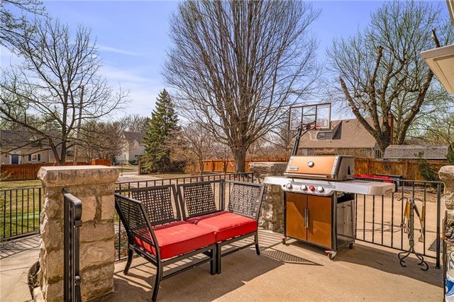 1 Hawthorne Place, Independence, MO 64052