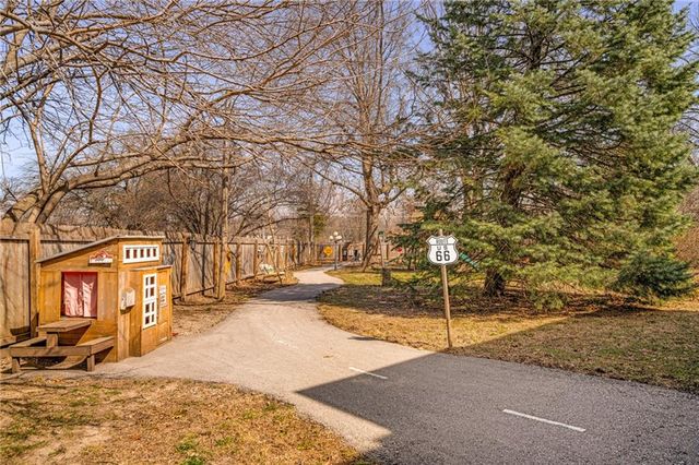 1 Hawthorne Place, Independence, MO 64052