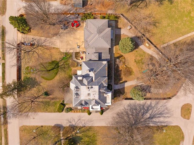 1 Hawthorne Place, Independence, MO 64052