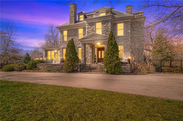 1 Hawthorne Place, Independence, MO 64052