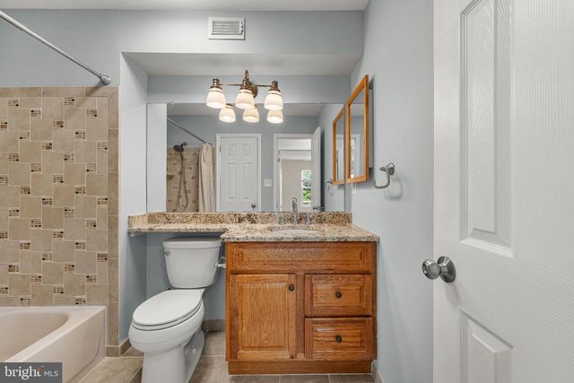 2407-A SEDGEFIELD DR, Mount Laurel, NJ 08054