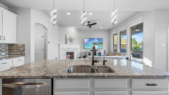 28802 FRONT GATE, Fair Oaks Ranch, TX 78015