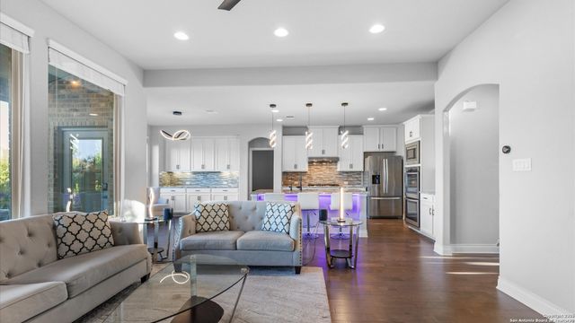 28802 FRONT GATE, Fair Oaks Ranch, TX 78015