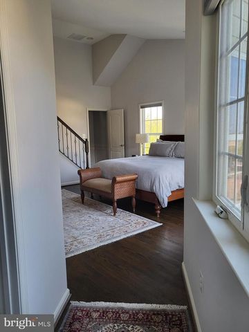 19440 FRONT ST, Leesburg, VA 20176