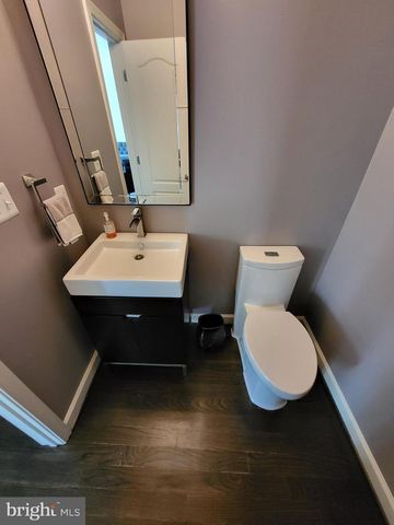 19440 FRONT ST, Leesburg, VA 20176