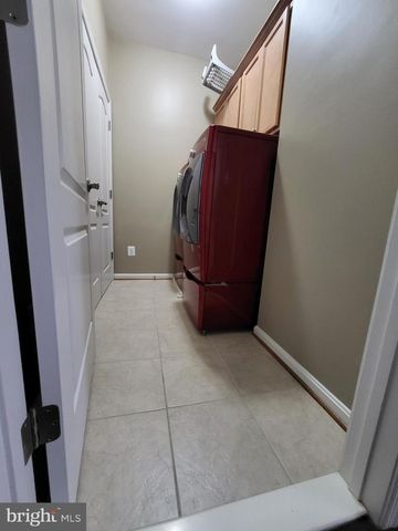 19440 FRONT ST, Leesburg, VA 20176