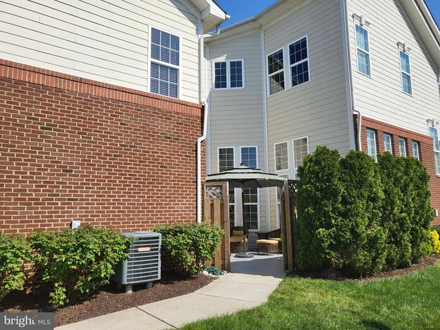 19440 FRONT ST, Leesburg, VA 20176