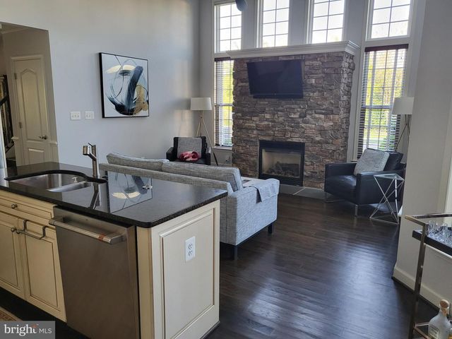 19440 FRONT ST, Leesburg, VA 20176