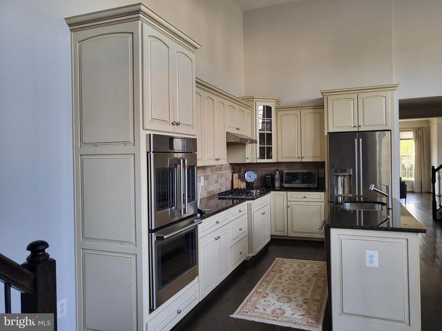 19440 FRONT ST, Leesburg, VA 20176