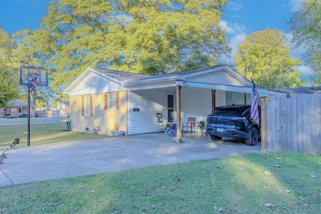 557 CIRCLE DR, Halls, TN 38040