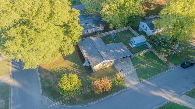 557 CIRCLE DR, Halls, TN 38040