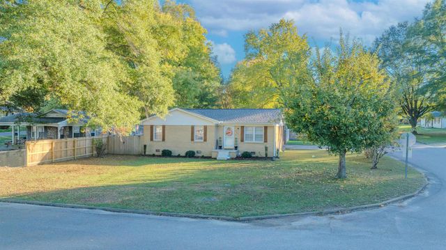 557 CIRCLE DR, Halls, TN 38040