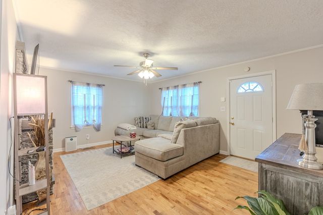 557 CIRCLE DR, Halls, TN 38040