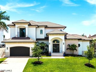 388 Pine AVE, Naples, FL 34108