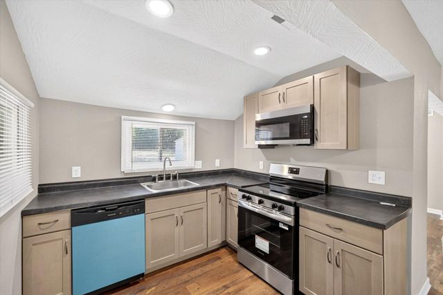 2753 W Nichols Street, Springfield, MO 65803