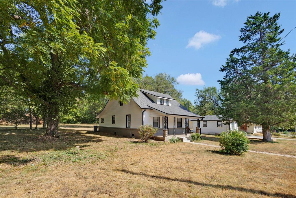 2753 W Nichols Street, Springfield, MO 65803