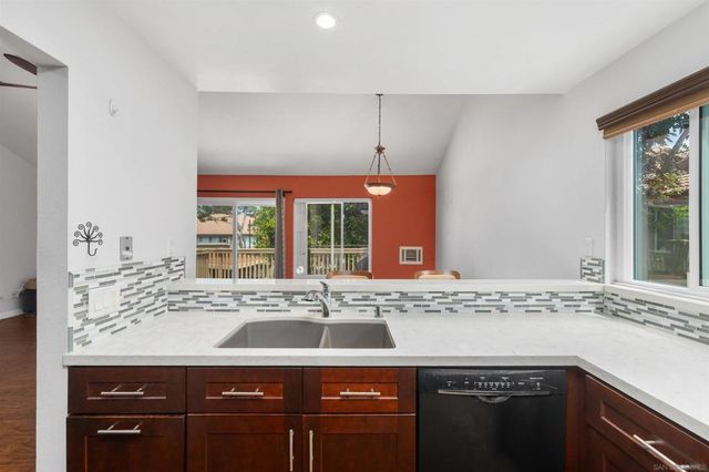 930 Via Mil Cumbres 142, Solana Beach, CA 92075