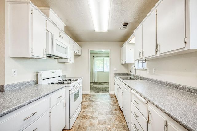 51 San Jose Avenue, Clovis, CA 93612