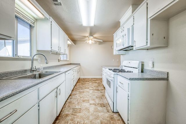 51 San Jose Avenue, Clovis, CA 93612