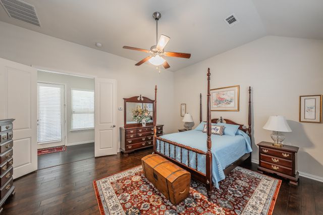 902 Enchanted Wood Drive, Arlington, TX 76005