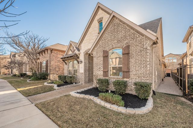 902 Enchanted Wood Drive, Arlington, TX 76005