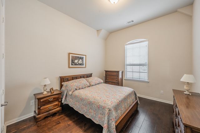 902 Enchanted Wood Drive, Arlington, TX 76005