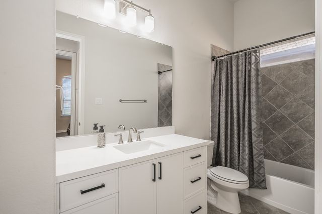 902 Enchanted Wood Drive, Arlington, TX 76005