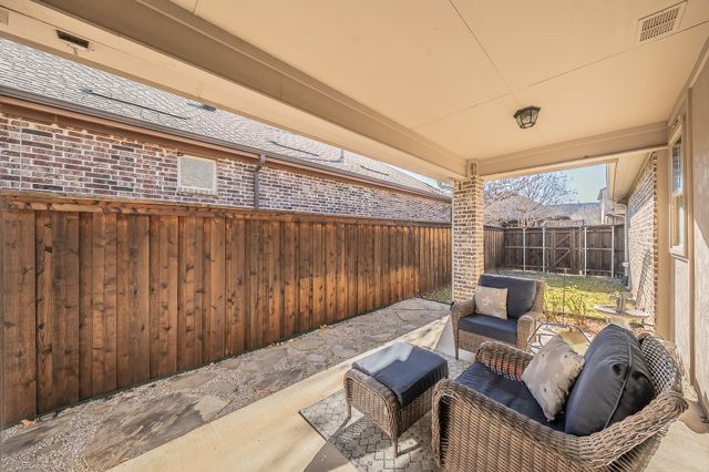 902 Enchanted Wood Drive, Arlington, TX 76005