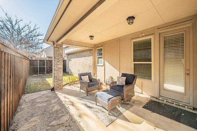 902 Enchanted Wood Drive, Arlington, TX 76005