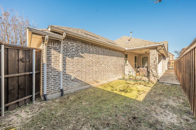 902 Enchanted Wood Drive, Arlington, TX 76005