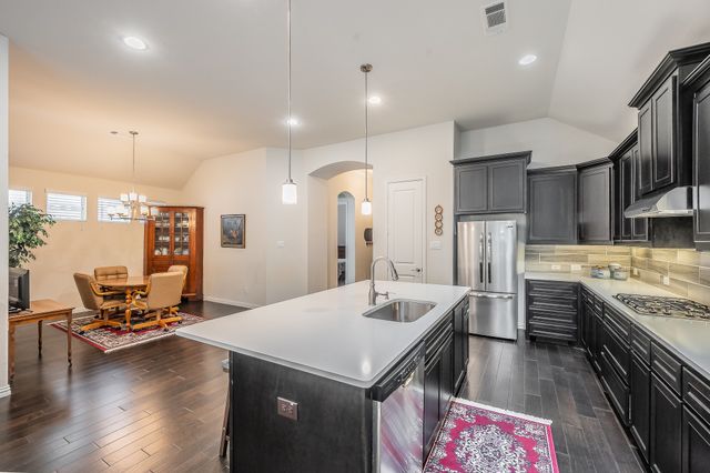 902 Enchanted Wood Drive, Arlington, TX 76005