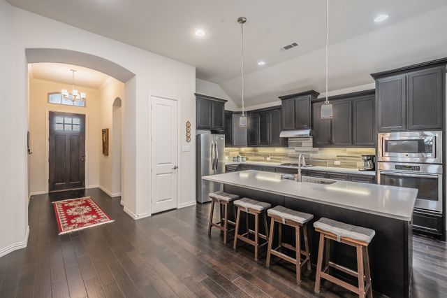 902 Enchanted Wood Drive, Arlington, TX 76005