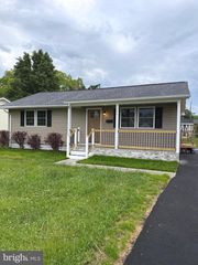 106 STRATFORD AVE, Fredericksburg, VA 22407