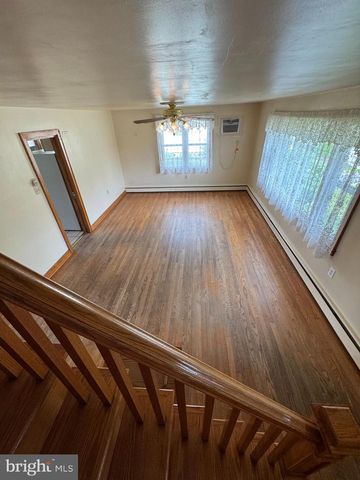 513 E CHESTNUT ST, Hegins, PA 17938