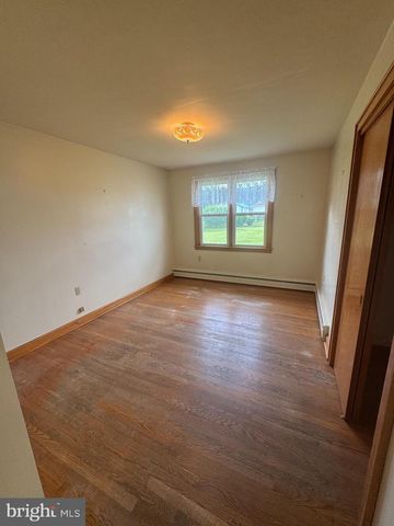 513 E CHESTNUT ST, Hegins, PA 17938