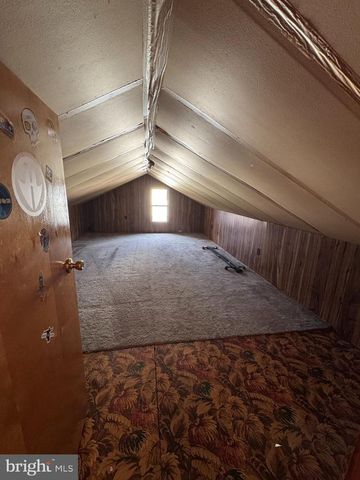 513 E CHESTNUT ST, Hegins, PA 17938