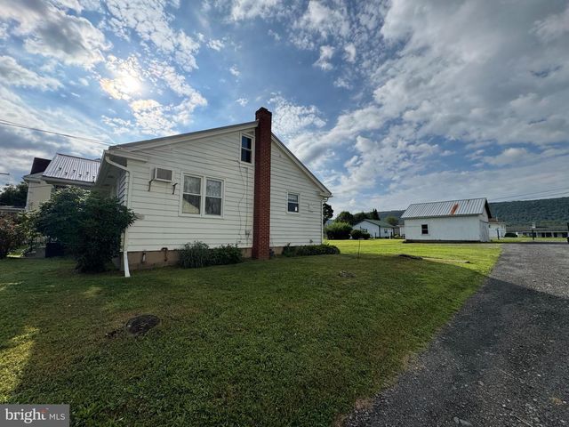 513 E CHESTNUT ST, Hegins, PA 17938