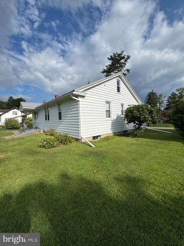 513 E CHESTNUT ST, Hegins, PA 17938